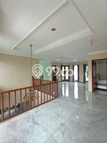 Hunian Kondisi Baik Disewakan di Pondok Indah, Jakarta Selatan LT 482m2, LB 345m2 Hunian Kondisi Baik Disewakan di Pondok Indah, Jakarta Selatan LT 482m2, LB 345m2