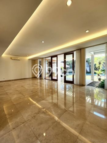 For Sale! Luxury House LT 630m2 Desain Modern di Kemang For Sale! Luxury House LT 630m2 Desain Modern di Kemang