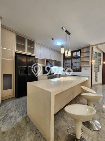Hunian Minimalis dengan LT 600m2 & LB 800m2 Dikontrakkan di Pondok Indah Hunian Minimalis dengan LT 600m2 & LB 800m2 Dikontrakkan di Pondok Indah
