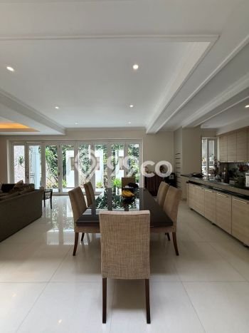 Rumah Mewah Siap Huni LT 271m2 di Kebayoran Baru, Jakarta Selatan Rumah Mewah Siap Huni LT 271m2 di Kebayoran Baru, Jakarta Selatan
