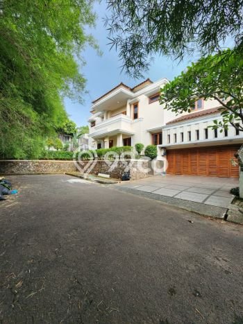 Hunian Ideal dengan LT 1300m2 & LB 1000m2 Disewakan di Lebak Bulus Hunian Ideal dengan LT 1300m2 & LB 1000m2 Disewakan di Lebak Bulus