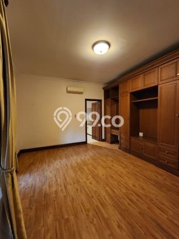 Hunian Ideal dengan LT 1300m2 & LB 1000m2 Disewakan di Lebak Bulus Hunian Ideal dengan LT 1300m2 & LB 1000m2 Disewakan di Lebak Bulus