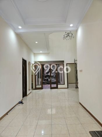 Rumah Berkualitas Jomblang, Semarang, Luas 185m² Bangunan 325m² Rumah Berkualitas Jomblang, Semarang, Luas 185m² Bangunan 325m²