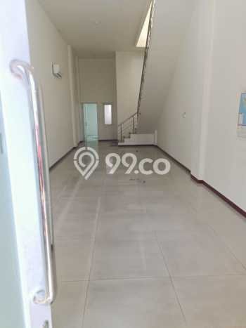 Ruko Disewakan di Semarang Barat, Luas 130m2m², Lokasi Bisnis Ruko Disewakan di Semarang Barat, Luas 130m2m², Lokasi Bisnis