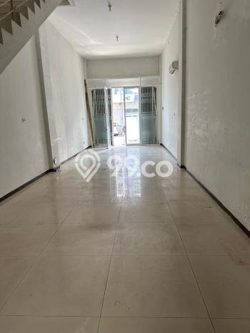 Ruko Disewakan di Semarang Barat, Luas 130m2m², Lokasi Bisnis Ruko Disewakan di Semarang Barat, Luas 130m2m², Lokasi Bisnis