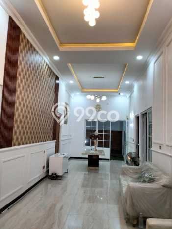 Ready to Use! Luxury House LT 200m2 Desain Elegan di Graha Padma Ready to Use! Luxury House LT 200m2 Desain Elegan di Graha Padma