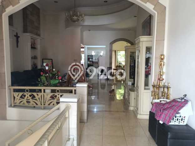 Rumah Strategis dengan Luas Bangunan 600m2m² di Kawasan Banyumanik, Semarang Rumah Strategis dengan Luas Bangunan 600m2m² di Kawasan Banyumanik, Semarang