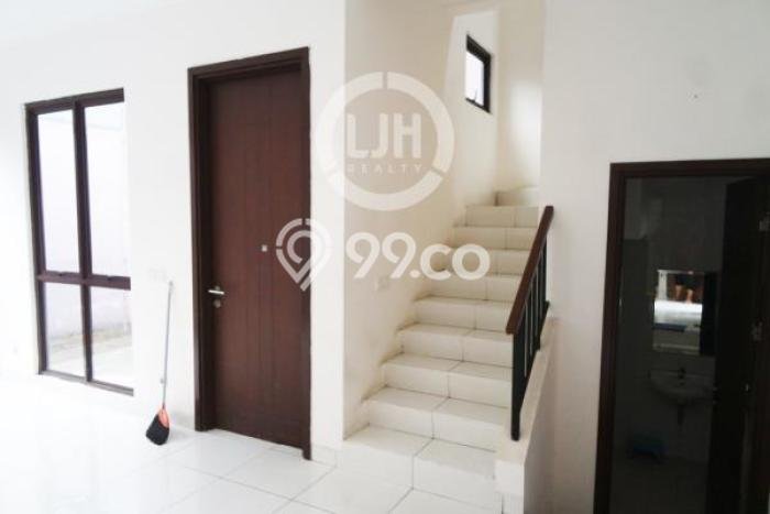 Disewakan! Rumah 3 Kamar Tidur &
2 Kamar Mandi di BSD City, Tangerang Disewakan! Rumah 3 Kamar Tidur &
2 Kamar Mandi di BSD City, Tangerang