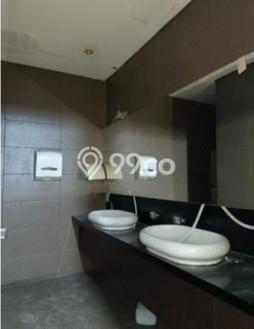 Unit Komersial Dijual di Jakarta Selatan LT 635m2 & LB 1800m2 Unit Komersial Dijual di Jakarta Selatan LT 635m2 & LB 1800m2