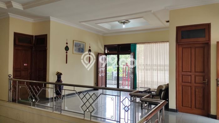 Ready to Use! Premium House LT 375m2 Desain Elegan di Semolowaru Ready to Use! Premium House LT 375m2 Desain Elegan di Semolowaru