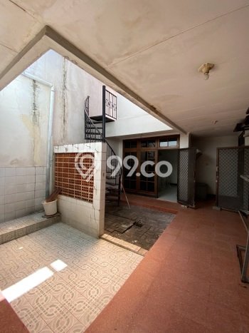 Dijual Rumah Luas Elegan Dengan View Cantik di Dharma Husada, Surabaya Dijual Rumah Luas Elegan Dengan View Cantik di Dharma Husada, Surabaya