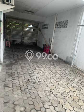 Disewakan Rumah Konsep Modern di Tambaksari Surabaya dengan 8 KT Disewakan Rumah Konsep Modern di Tambaksari Surabaya dengan 8 KT