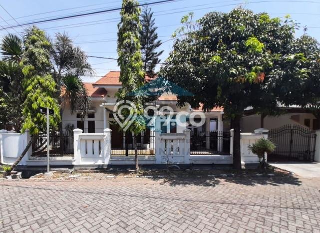 Siap Huni Rumah Mewah 5 Kamar di Rungkut Dekat ke Mana Pun Siap Huni Rumah Mewah 5 Kamar di Rungkut Dekat ke Mana Pun