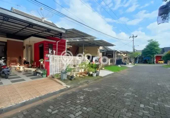 Hunian Cantik Modern Lb 100m2 di Banyumanik, Semarang Hunian Cantik Modern Lb 100m2 di Banyumanik, Semarang