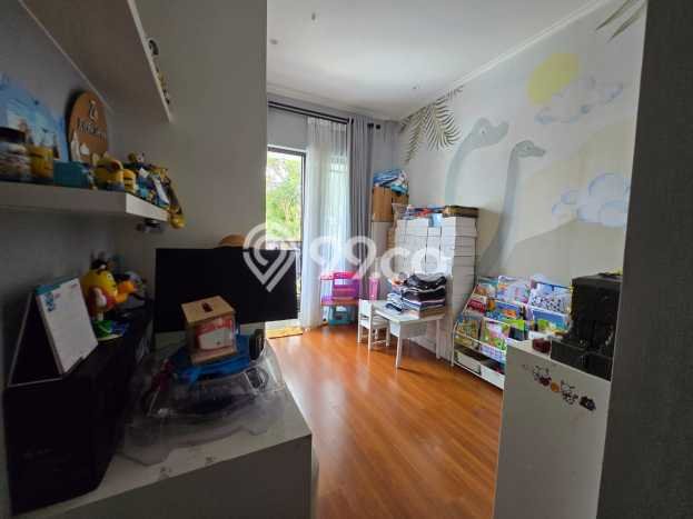 Jual Rumah Mewah Megah Dengan View Eksklusif di Green Lake City, Jakarta Barat Jual Rumah Mewah Megah Dengan View Eksklusif di Green Lake City, Jakarta Barat