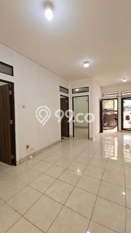Dijual Hunian Rumah Terawat 3 Kamar di Taman Meruya, Jakarta Barat Dijual Hunian Rumah Terawat 3 Kamar di Taman Meruya, Jakarta Barat