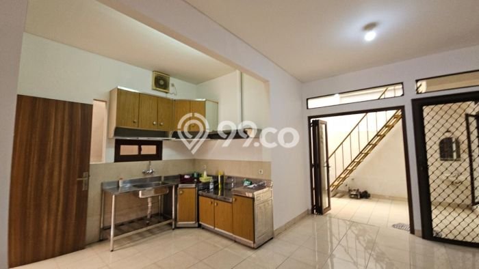 Dijual Hunian Rumah Terawat 3 Kamar di Taman Meruya, Jakarta Barat Dijual Hunian Rumah Terawat 3 Kamar di Taman Meruya, Jakarta Barat