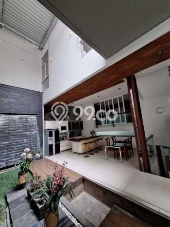 Rumah Elit LB 400m2 Siap Pakai Desain Elegan di Kembangan Selatan, Jakarta Barat Rumah Elit LB 400m2 Siap Pakai Desain Elegan di Kembangan Selatan, Jakarta Barat
