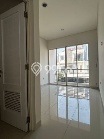 Rumah Elit Modern Tanpa Renovasi di Puri Mansion Jakarta Barat Rumah Elit Modern Tanpa Renovasi di Puri Mansion Jakarta Barat
