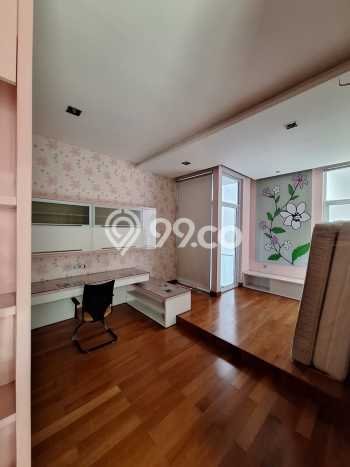 Rumah Elit LB 400m2 Siap Pakai Desain Elegan di Kembangan Selatan, Jakarta Barat Rumah Elit LB 400m2 Siap Pakai Desain Elegan di Kembangan Selatan, Jakarta Barat