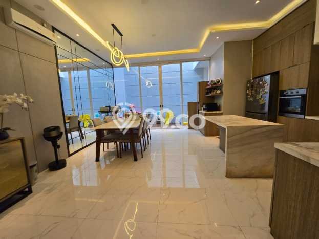 Jual Rumah Mewah Megah Dengan View Eksklusif di Green Lake City, Jakarta Barat Jual Rumah Mewah Megah Dengan View Eksklusif di Green Lake City, Jakarta Barat