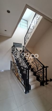 Ready to Use! Luxury House LT 176m2 Desain Modern di Puri Indah Ready to Use! Luxury House LT 176m2 Desain Modern di Puri Indah