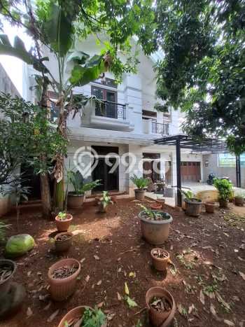 Siap Huni Rumah Mewah 7 Kamar di Kebon Jeruk Dekat ke Mana Pun Siap Huni Rumah Mewah 7 Kamar di Kebon Jeruk Dekat ke Mana Pun