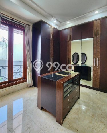Rumah Mewah LB 850m2 Siap Pakai Desain Elegan di Pondok Indah, Jakarta Selatan Rumah Mewah LB 850m2 Siap Pakai Desain Elegan di Pondok Indah, Jakarta Selatan