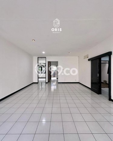 For Sale! Premium House LT 240m2 Desain Modern di Tanjung Barat For Sale! Premium House LT 240m2 Desain Modern di Tanjung Barat
