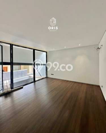 Jual Rumah Luas Elegan Dengan View Cantik di Simprug, Jakarta Selatan Jual Rumah Luas Elegan Dengan View Cantik di Simprug, Jakarta Selatan