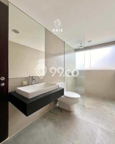Ready to Use! Luxury House LT 252m2 Desain Modern di Lebak Bulus Ready to Use! Luxury House LT 252m2 Desain Modern di Lebak Bulus
