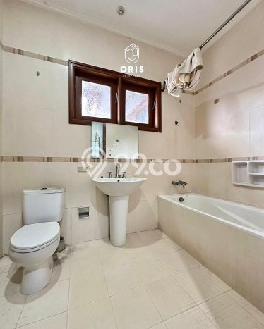 For Sale! Premium House LT 337m2 Desain Elegan di Lebak Bulus For Sale! Premium House LT 337m2 Desain Elegan di Lebak Bulus