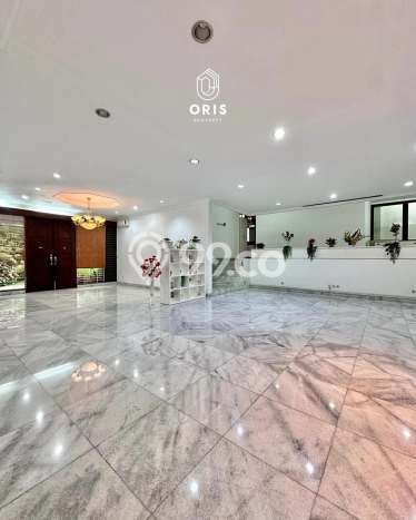 Hunian Mewah LB 340m2 Siap Pakai Desain Elegan di Pondok Indah, Jakarta Selatan Hunian Mewah LB 340m2 Siap Pakai Desain Elegan di Pondok Indah, Jakarta Selatan