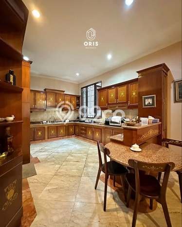 Rumah Eksklusif Siap Huni LT 973m2 di Kebayoran Baru, Jakarta Selatan Rumah Eksklusif Siap Huni LT 973m2 di Kebayoran Baru, Jakarta Selatan