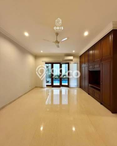 Rumah Elit Modern Siap Huni di Lebak Bulus Jakarta Selatan Rumah Elit Modern Siap Huni di Lebak Bulus Jakarta Selatan
