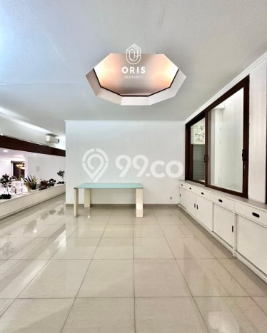 Hunian Mewah LB 340m2 Siap Pakai Desain Elegan di Pondok Indah, Jakarta Selatan Hunian Mewah LB 340m2 Siap Pakai Desain Elegan di Pondok Indah, Jakarta Selatan