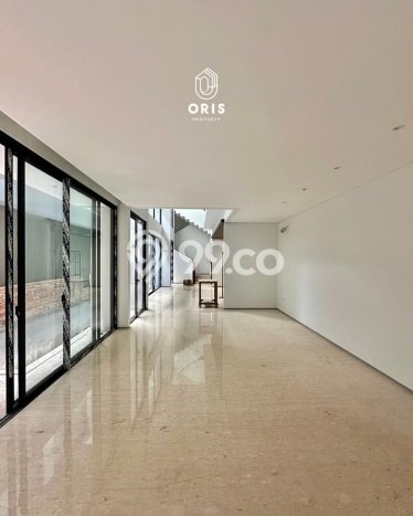 Jual Rumah Luas Elegan Dengan View Cantik di Simprug, Jakarta Selatan Jual Rumah Luas Elegan Dengan View Cantik di Simprug, Jakarta Selatan