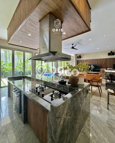 For Sale! Luxury House LT 480m2 Desain Elegan di Veteran For Sale! Luxury House LT 480m2 Desain Elegan di Veteran
