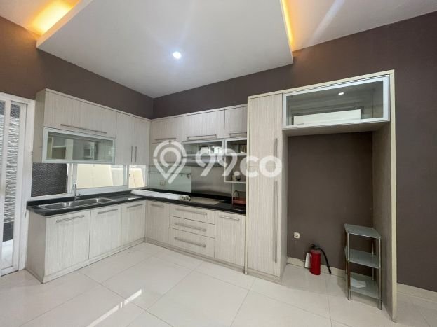 Hunian Elit LB 194m2 Siap Pakai Desain Elegan di Taman Grisenda, Jakarta Utara Hunian Elit LB 194m2 Siap Pakai Desain Elegan di Taman Grisenda, Jakarta Utara