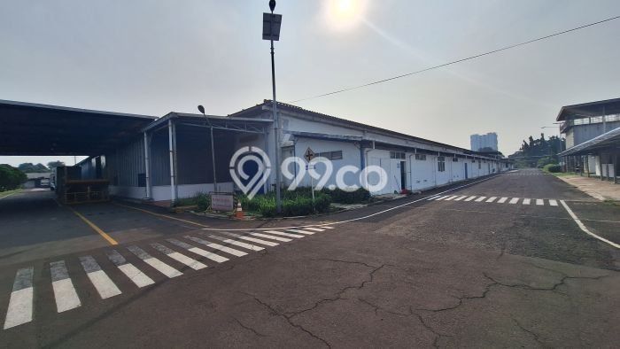 Unit Gudang disewakan di Ciracas Jakarta Timur dengan LT 190000m2 / LB 11700m2 Unit Gudang disewakan di Ciracas Jakarta Timur dengan LT 190000m2 / LB 11700m2