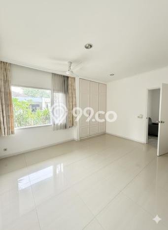 Disewakan Rumah Strategis di Kemang LT 994m2 / LB 401m2 Kondisi Bagus Disewakan Rumah Strategis di Kemang LT 994m2 / LB 401m2 Kondisi Bagus
