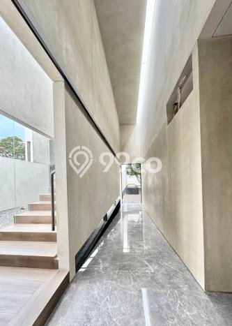 Hunian Modern dengan LT 800m2 & LB 710m2 Disewakan di Ampera Hunian Modern dengan LT 800m2 & LB 710m2 Disewakan di Ampera