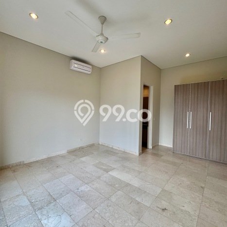 Sewa Rumah Strategis LT 550m2 / LB 480m2 di Kemang, Jakarta Selatan Sewa Rumah Strategis LT 550m2 / LB 480m2 di Kemang, Jakarta Selatan