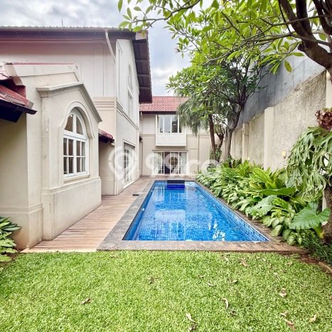 Disewakan! Rumah 5 Kamar Tidur &
5 Kamar Mandi di Kemang, Jakarta Selatan Disewakan! Rumah 5 Kamar Tidur &
5 Kamar Mandi di Kemang, Jakarta Selatan