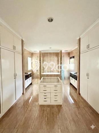 Disewakan Rumah Strategis di Kemang LT 994m2 / LB 401m2 Kondisi Bagus Disewakan Rumah Strategis di Kemang LT 994m2 / LB 401m2 Kondisi Bagus