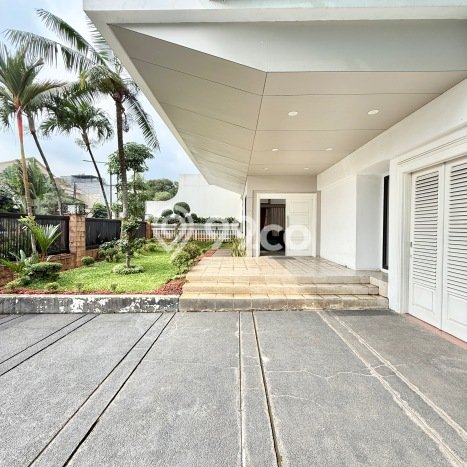 Ready to Use! Premium House LT 800m2 Desain Elegan di Pondok Indah Ready to Use! Premium House LT 800m2 Desain Elegan di Pondok Indah