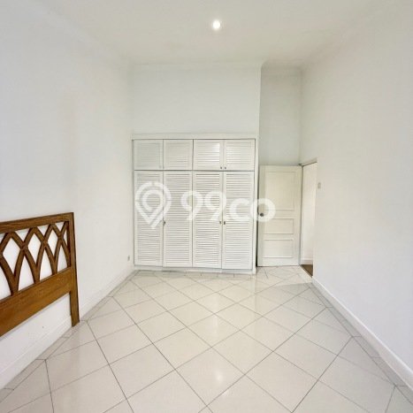 Sewa Rumah Strategis LT 255m2 / LB 300m2 di Kemang, Jakarta Selatan Sewa Rumah Strategis LT 255m2 / LB 300m2 di Kemang, Jakarta Selatan