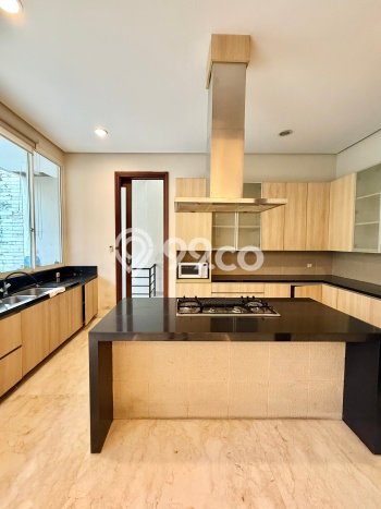 Hunian Kondisi Baik Disewakan di Pondok Indah, Jakarta Selatan LT 450m2, LB 450m2 Hunian Kondisi Baik Disewakan di Pondok Indah, Jakarta Selatan LT 450m2, LB 450m2