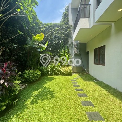 Hunian Modern Disewakan di Kemang Jakarta Selatan 4 KT & 4 KM Hunian Modern Disewakan di Kemang Jakarta Selatan 4 KT & 4 KM