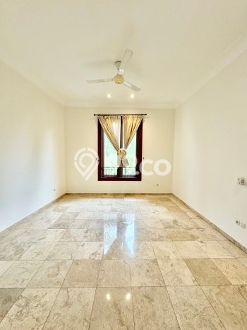 Hunian Modern Untuk Disewakan di Kemang Jakarta Selatan 4 KT & 4 KM Hunian Modern Untuk Disewakan di Kemang Jakarta Selatan 4 KT & 4 KM